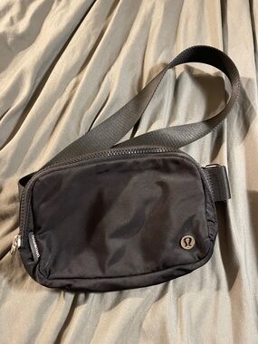 lululemon athletica Black Compact Sling Belt Bag